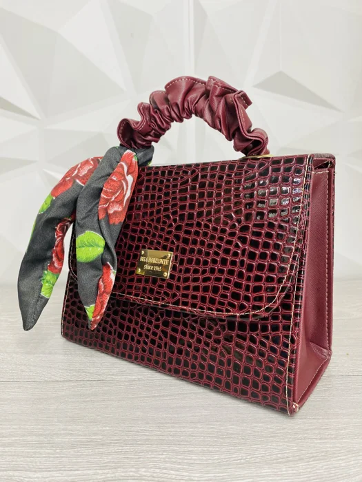 Bolsa vino efecto cocodrilo con pañuelo